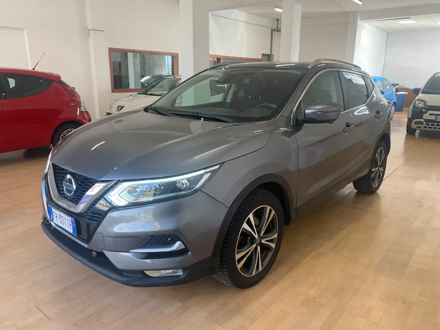 Nissan Qashqai 1.2 dig-t Tekna 115cv anche neopatentati Grigio - 1