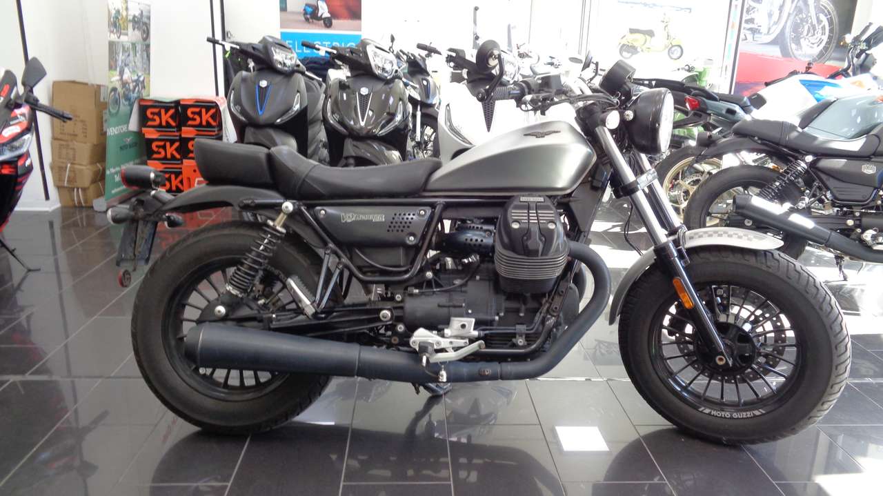 Moto Guzzi V 9 bobber