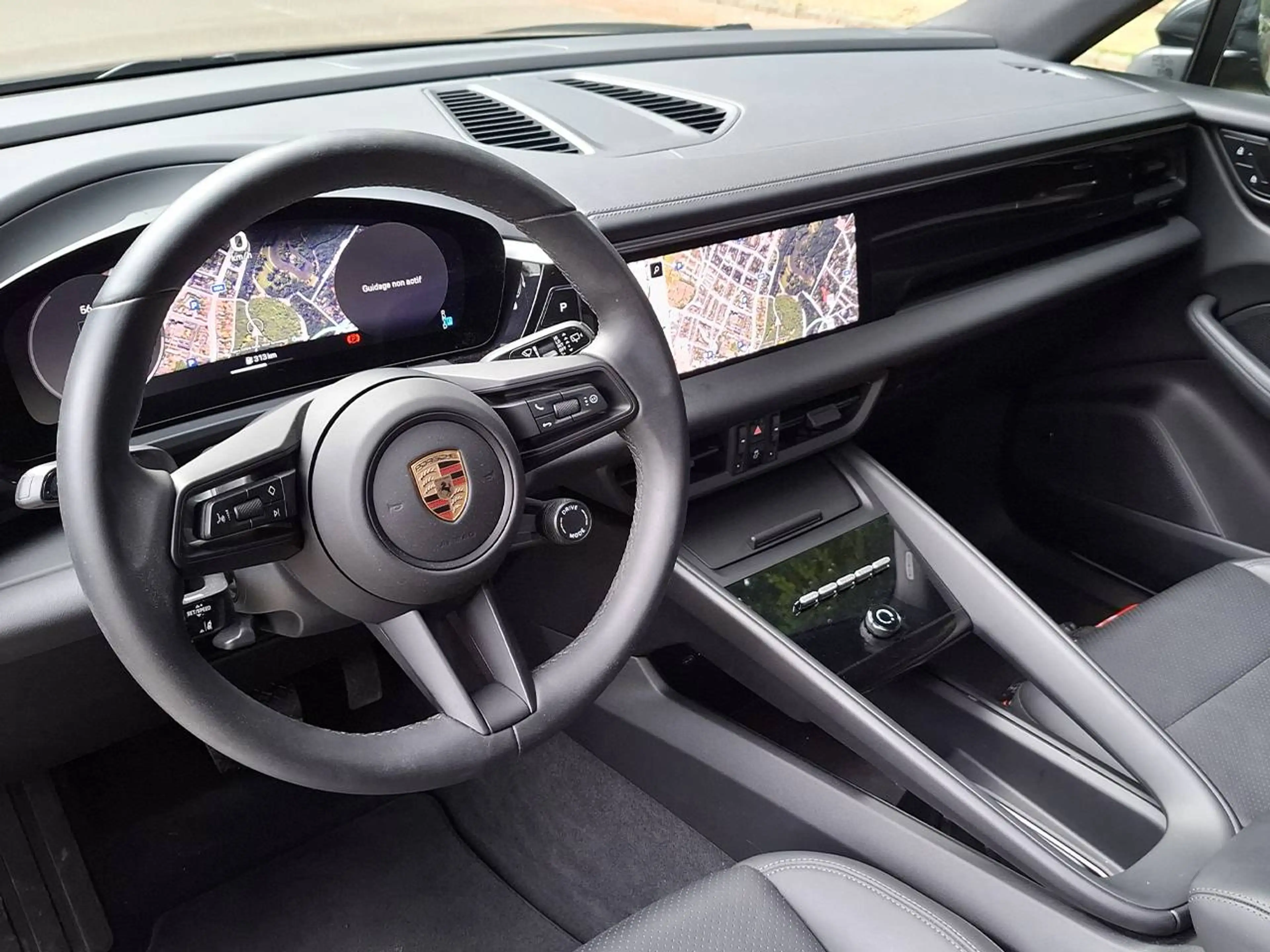 Porsche Macan e-Macan — photo 15