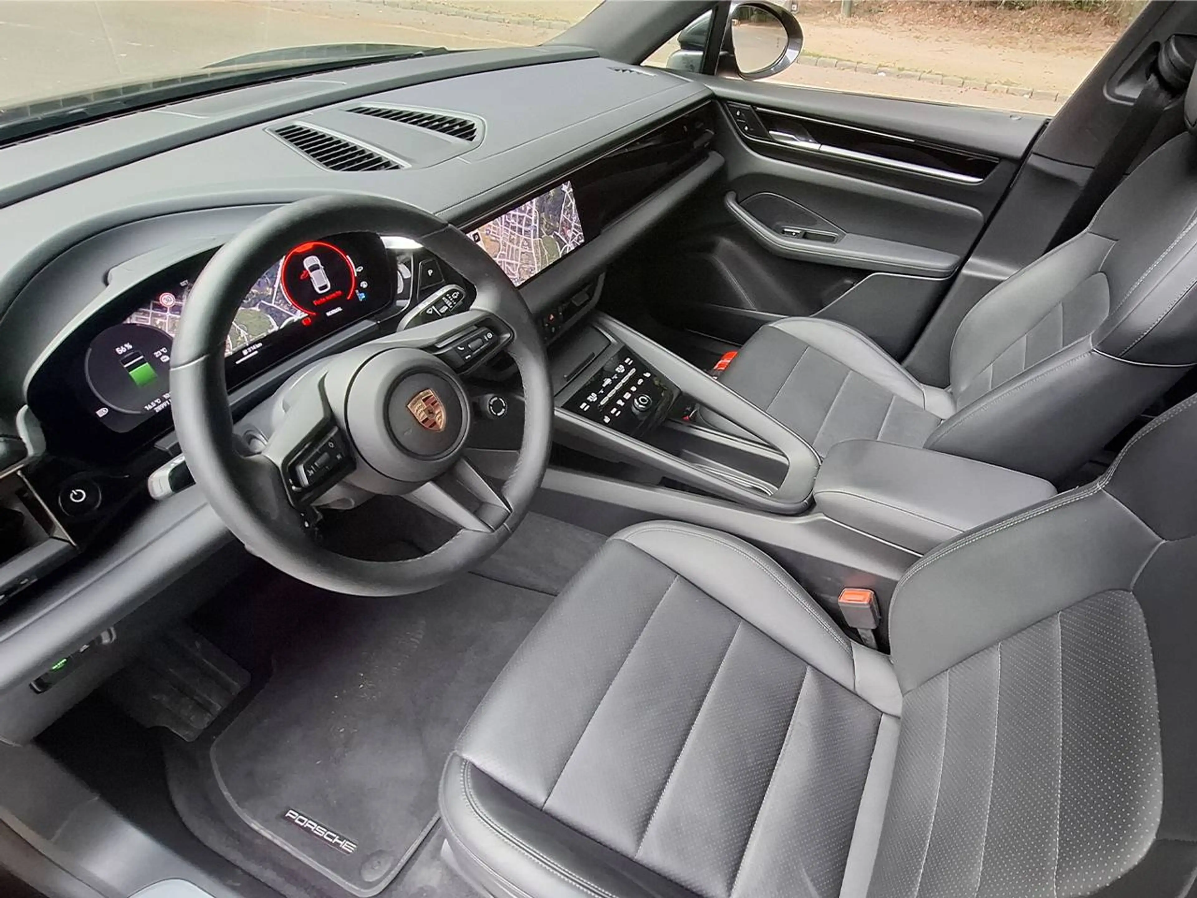 Porsche Macan e-Macan — photo 11
