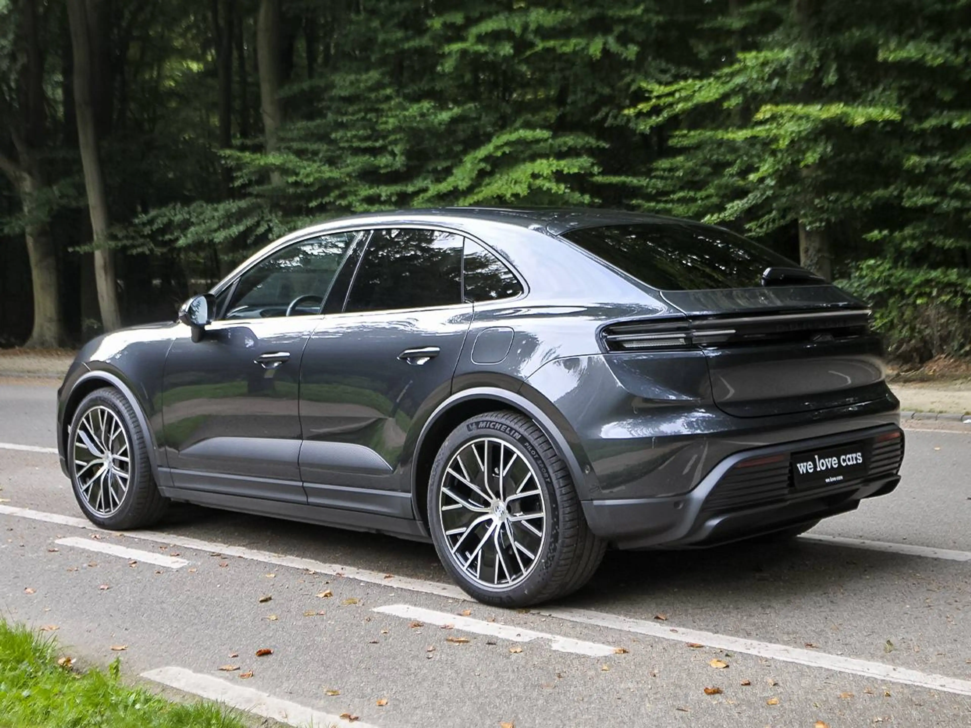 Porsche Macan e-Macan — photo 5