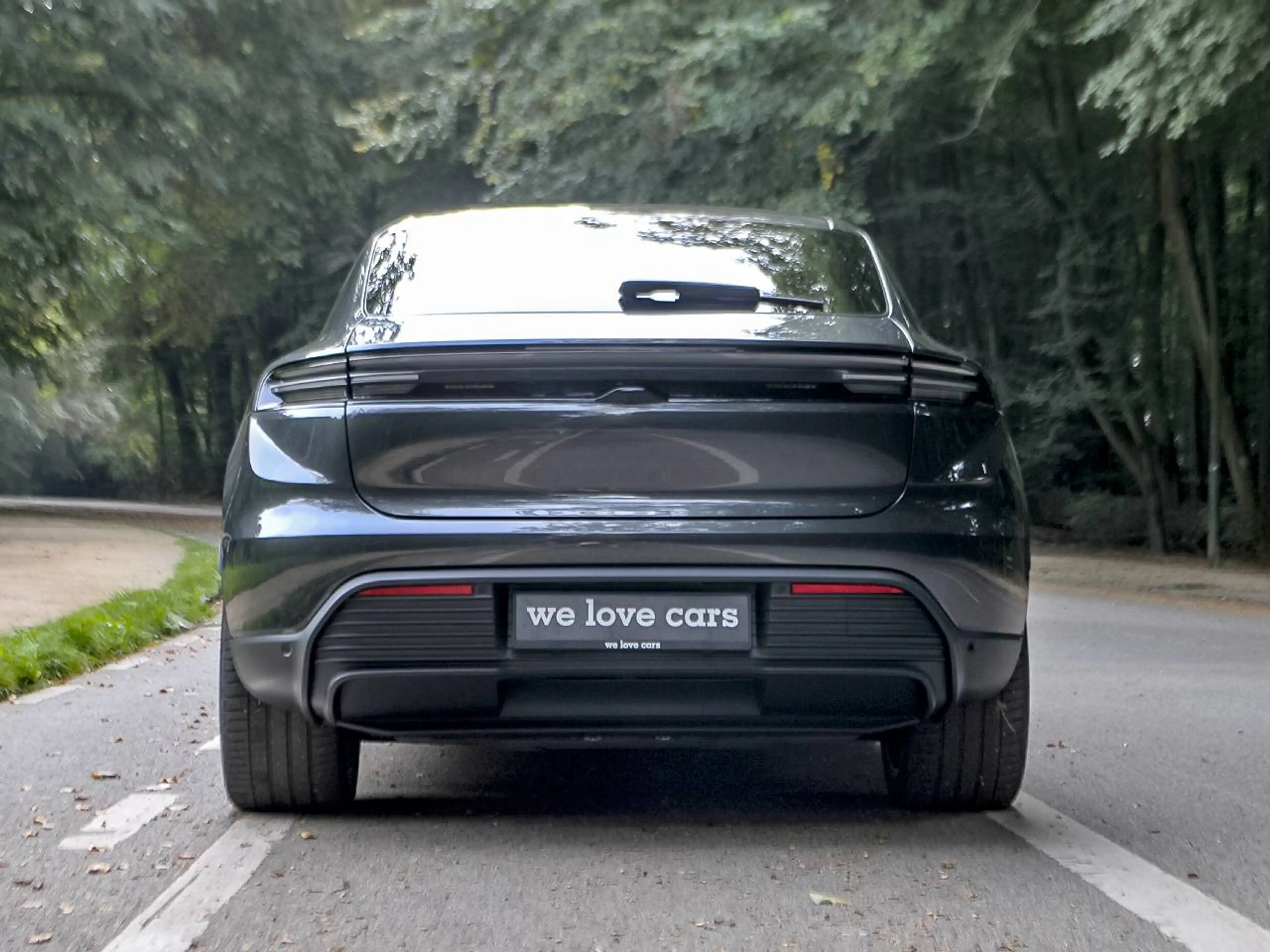 Porsche Macan e-Macan — photo 6