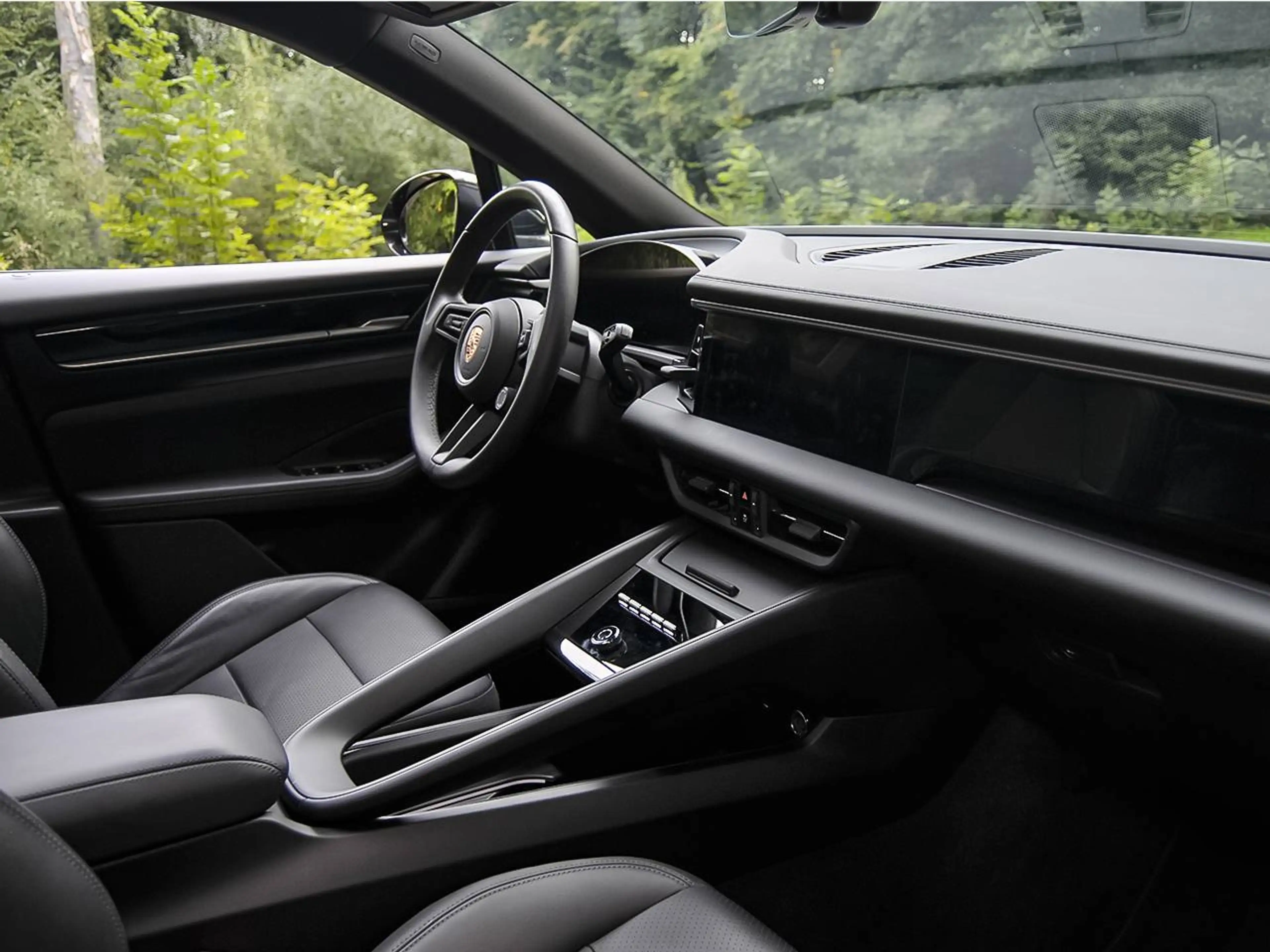 Porsche Macan e-Macan — photo 10