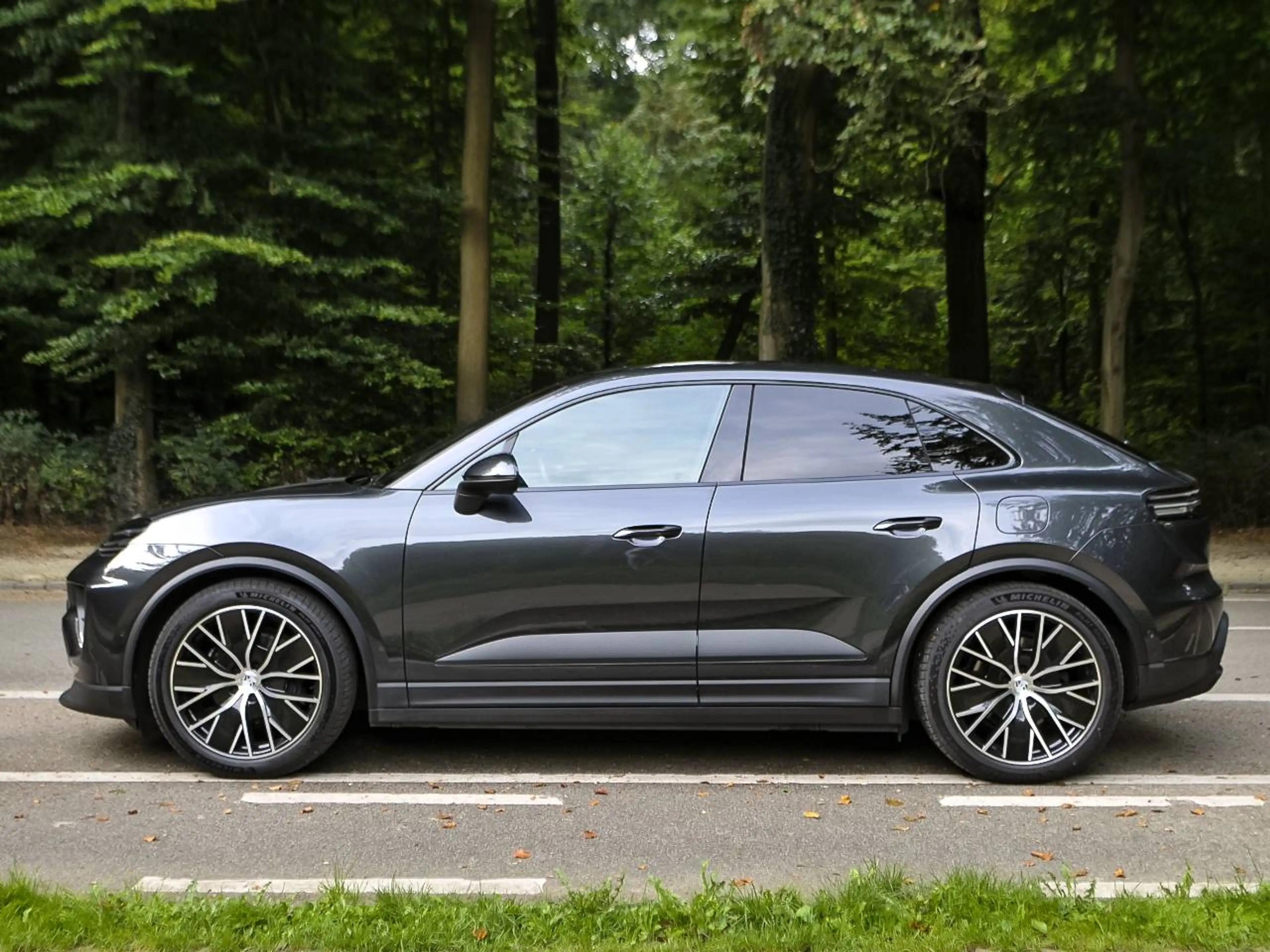 Porsche Macan e-Macan — photo 4