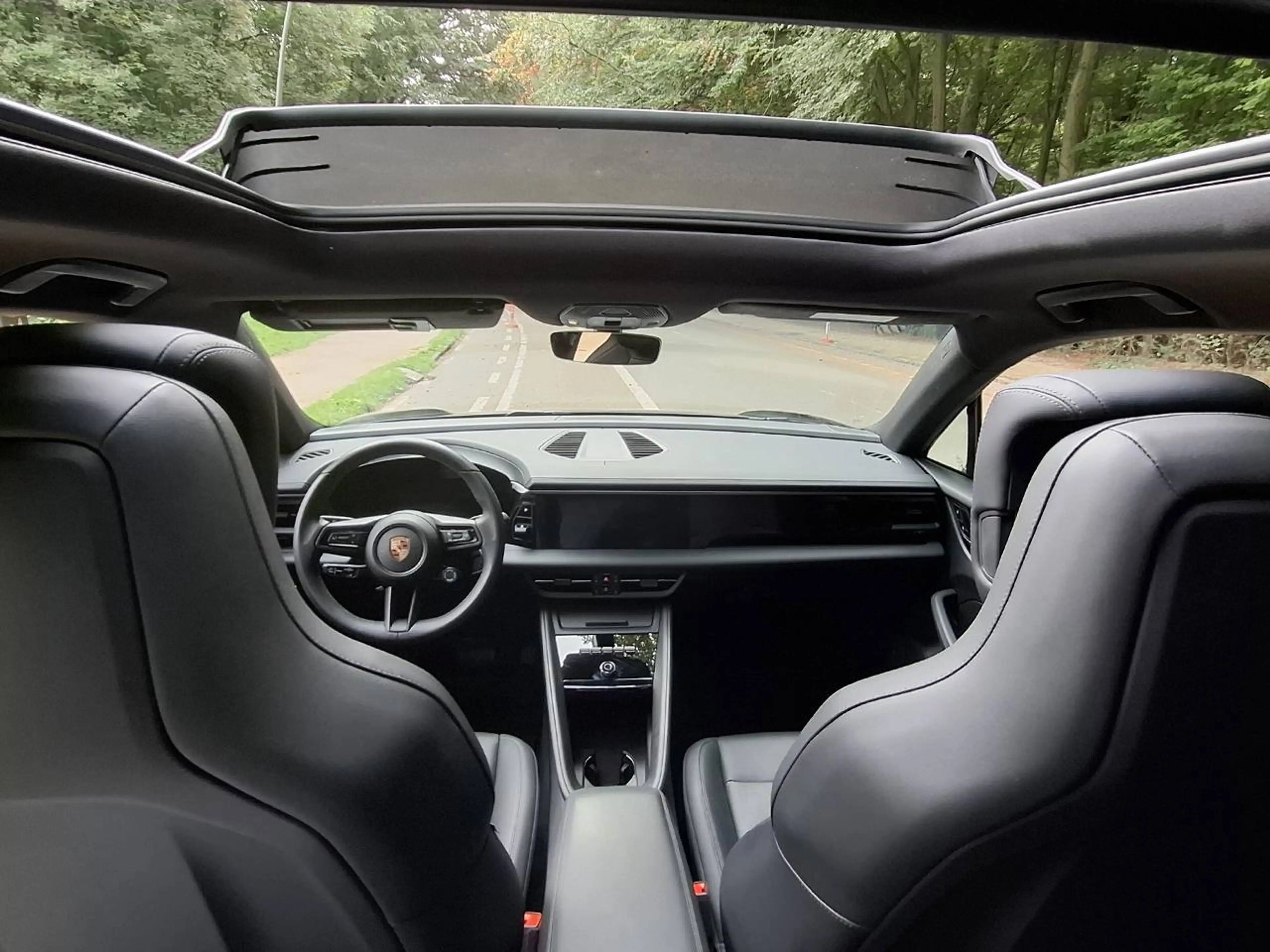 Porsche Macan e-Macan — photo 13