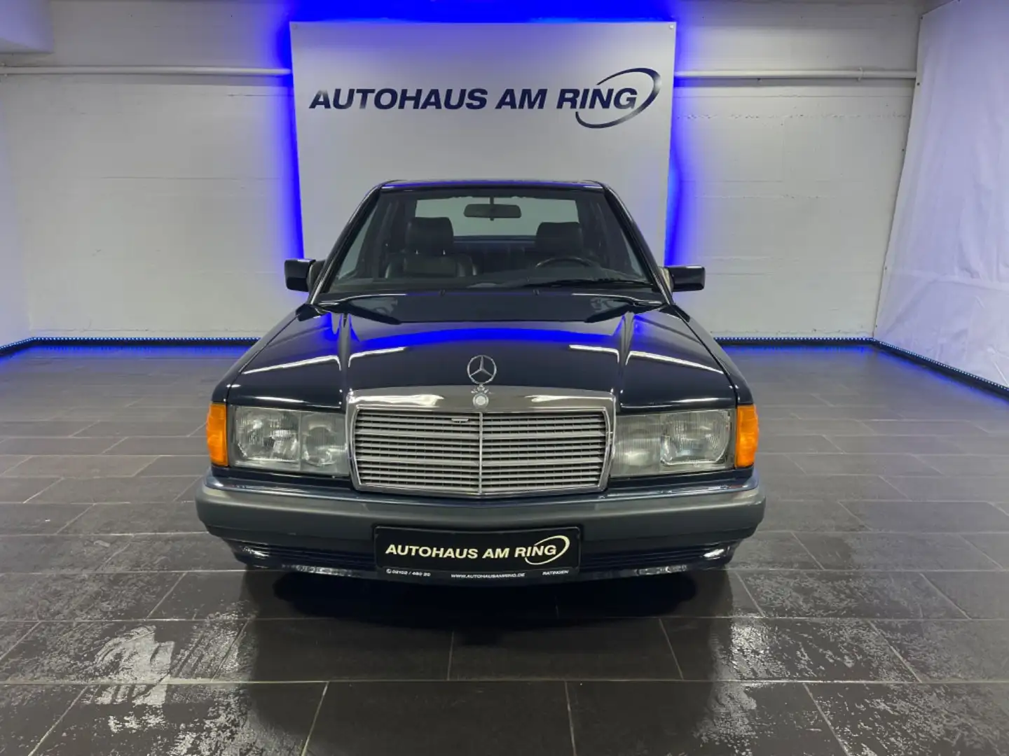 Mercedes-Benz 190 E 2.6 Aut  2.HND LEDER SZHZ STDHZG SHD KLIMA Azul - 1