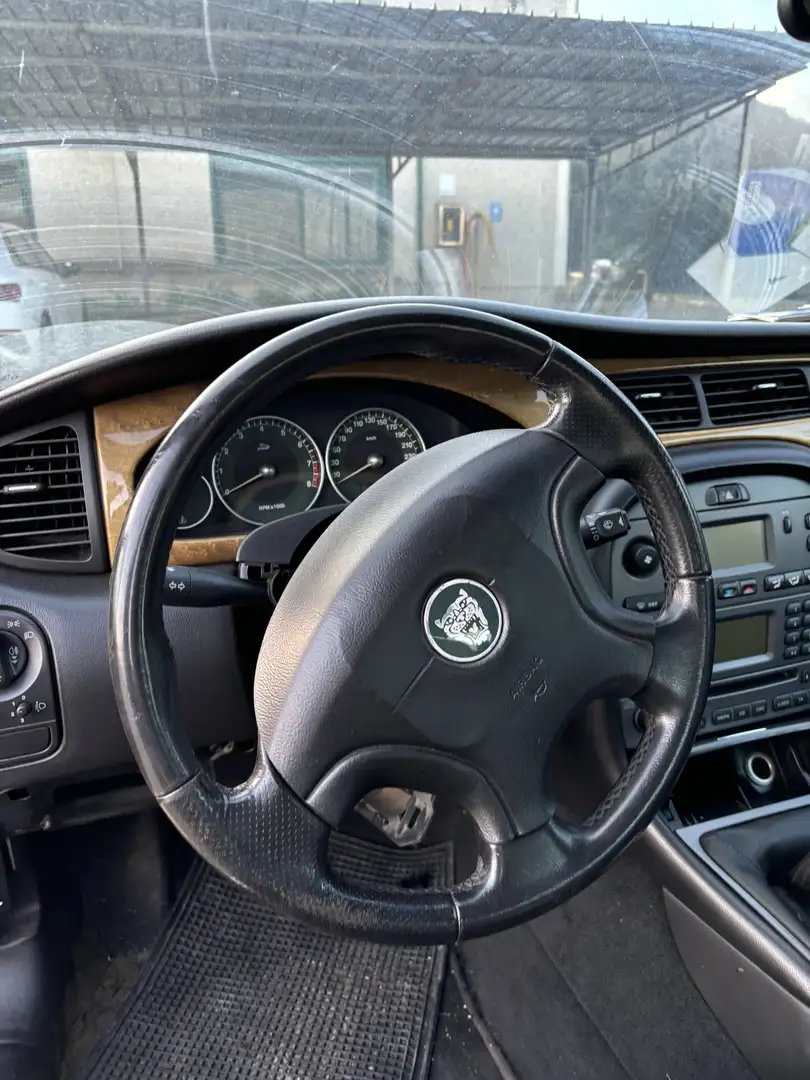 Jaguar X-Type 2.5 V6 - 1