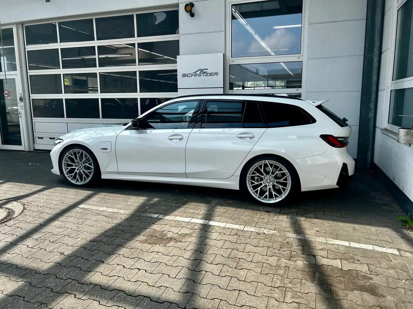 BMW 330 330e xDrive Wit - 2