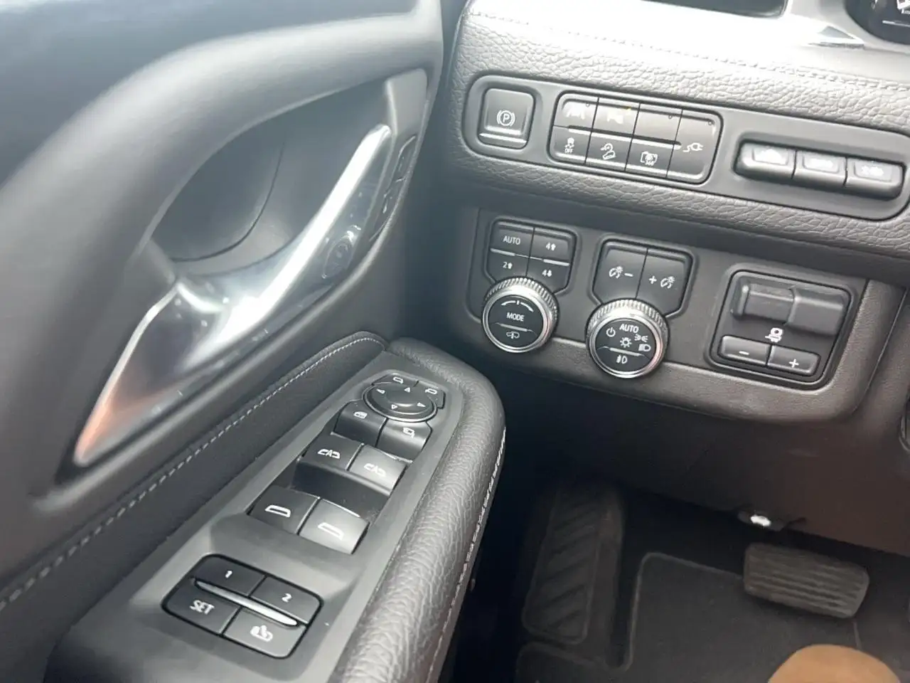 GMC Yukon photo GMC Yukon