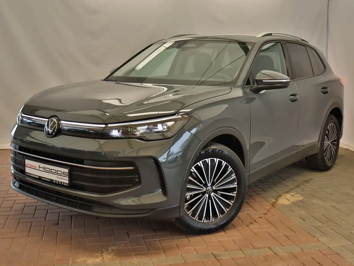 Volkswagen Tiguan Life 2.0 l TDI DSG+AHK+ACC+NAVI+RFK+GJR Grau - 2