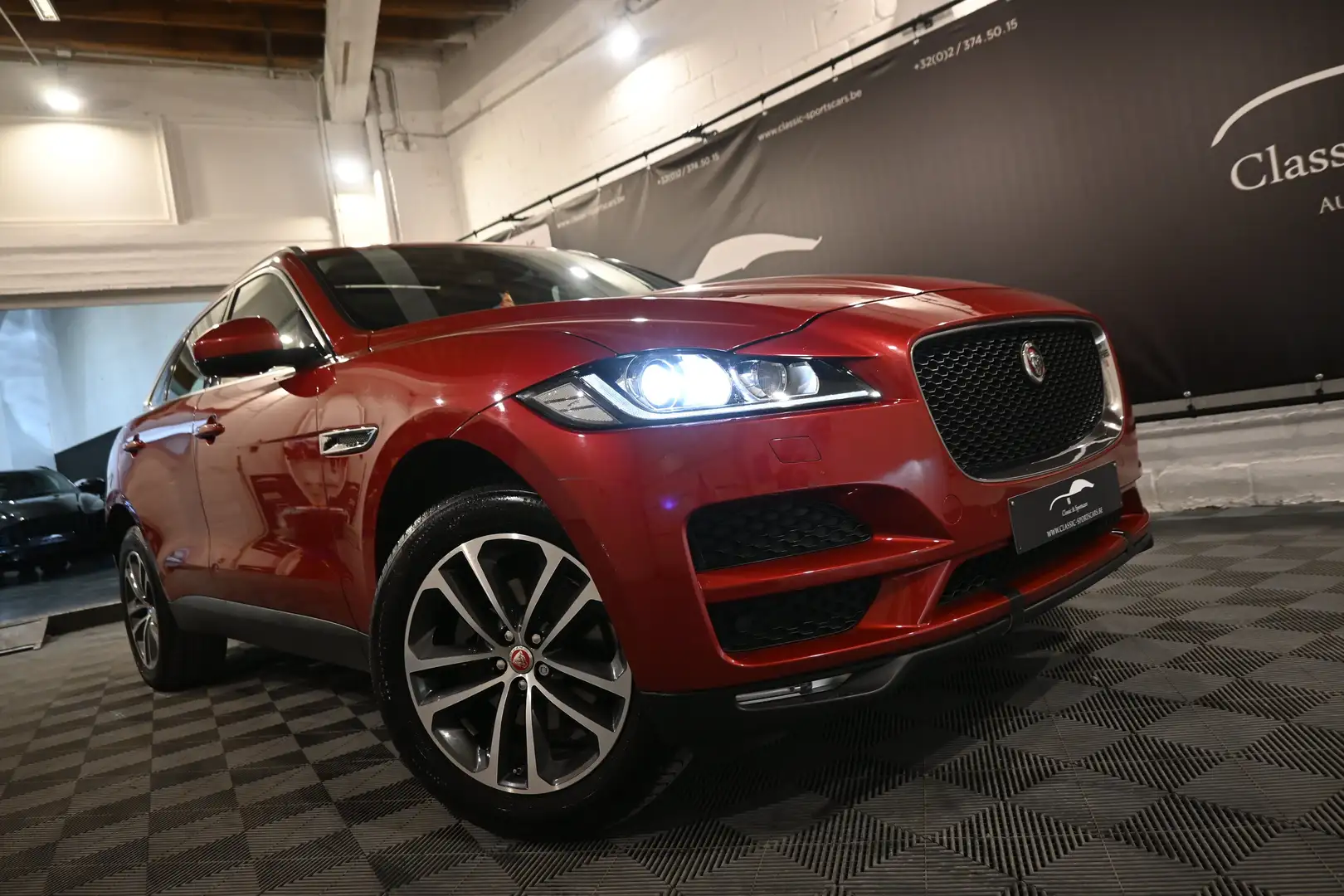 Jaguar F-Pace 2.0 D AWD R-SPORT / EURO 6 / CAMERA / PANO / XENON Rouge - 2