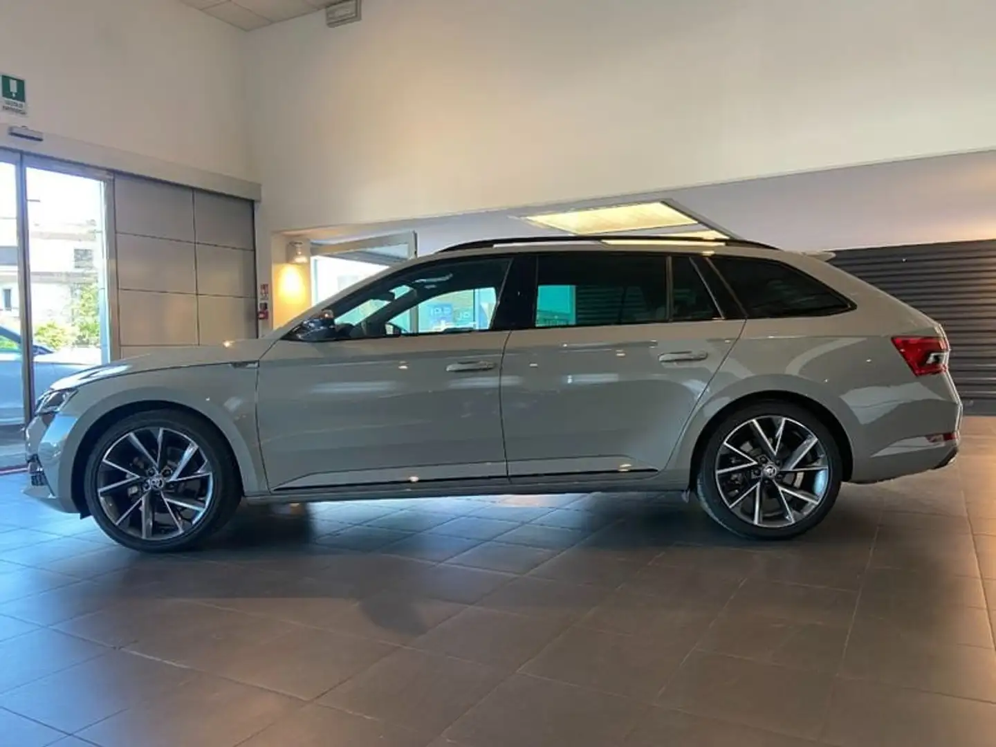Skoda Superb NUOVA WAGON WAGON 2.0 TDI EVO SCR SPORTLINE D MY Szary - 2
