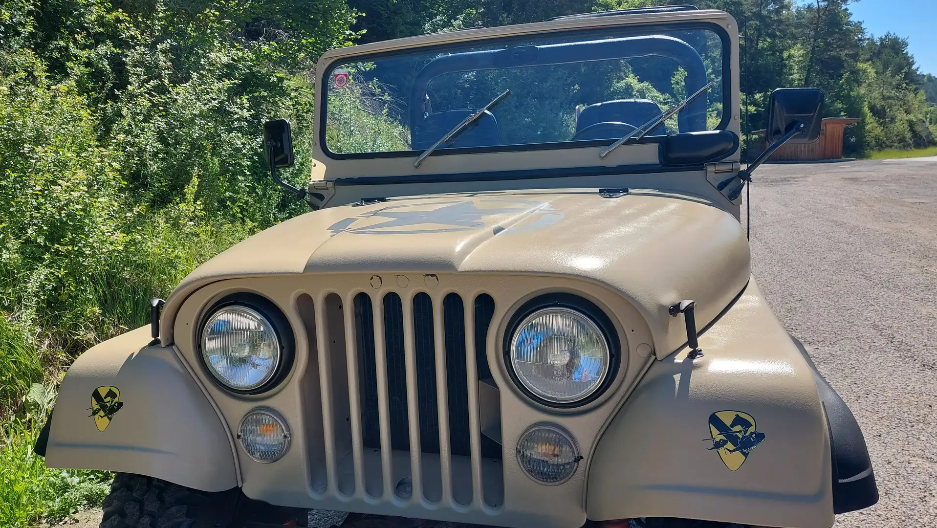 Jeep CJ-5 Kaiser Jeep Beige - 1