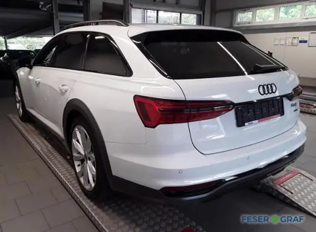 Audi A6 view 4