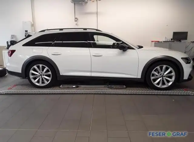 Audi A6 view 5