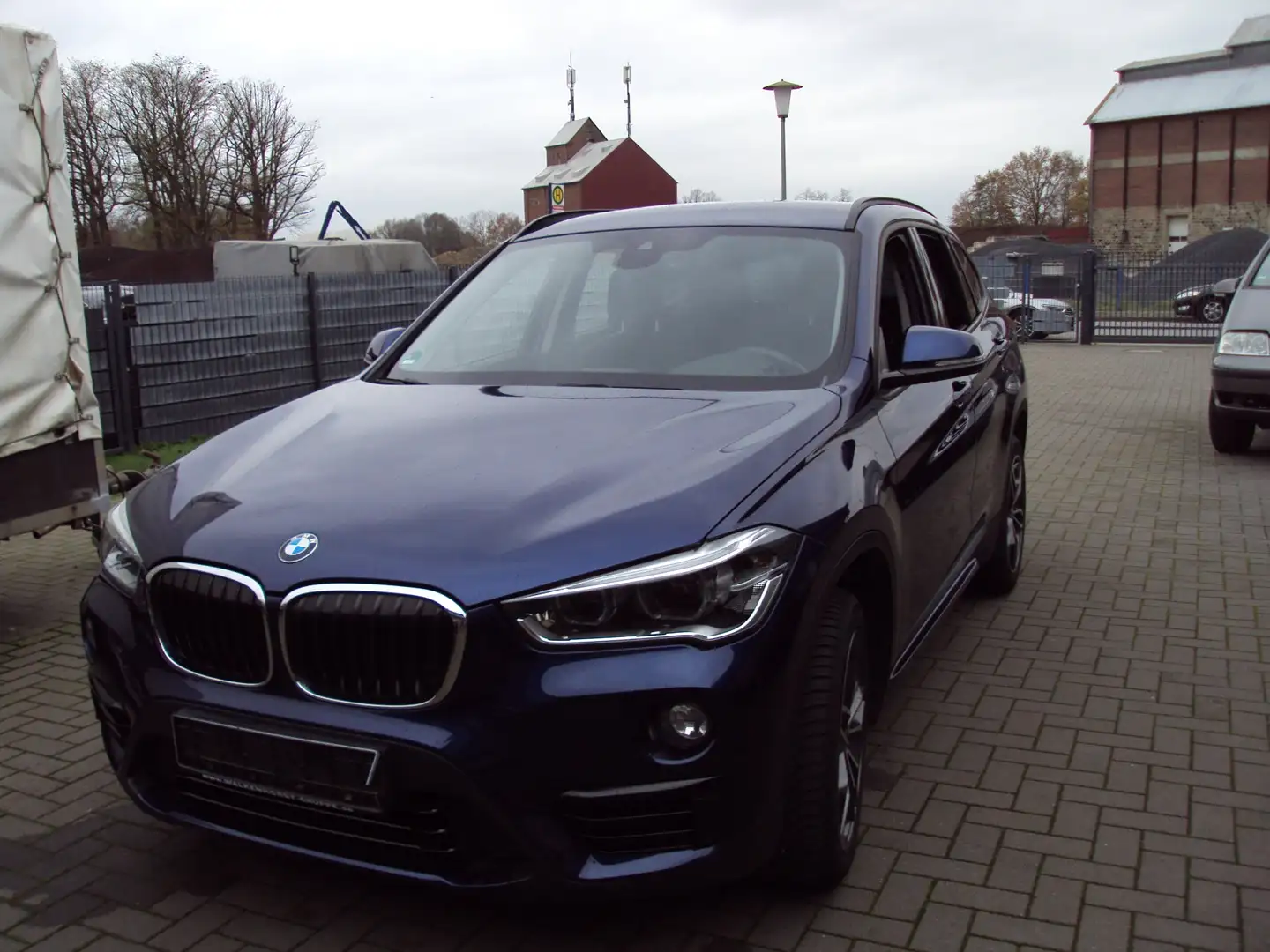 BMW X1 sDrive 18 d Sport Line Blau - 1