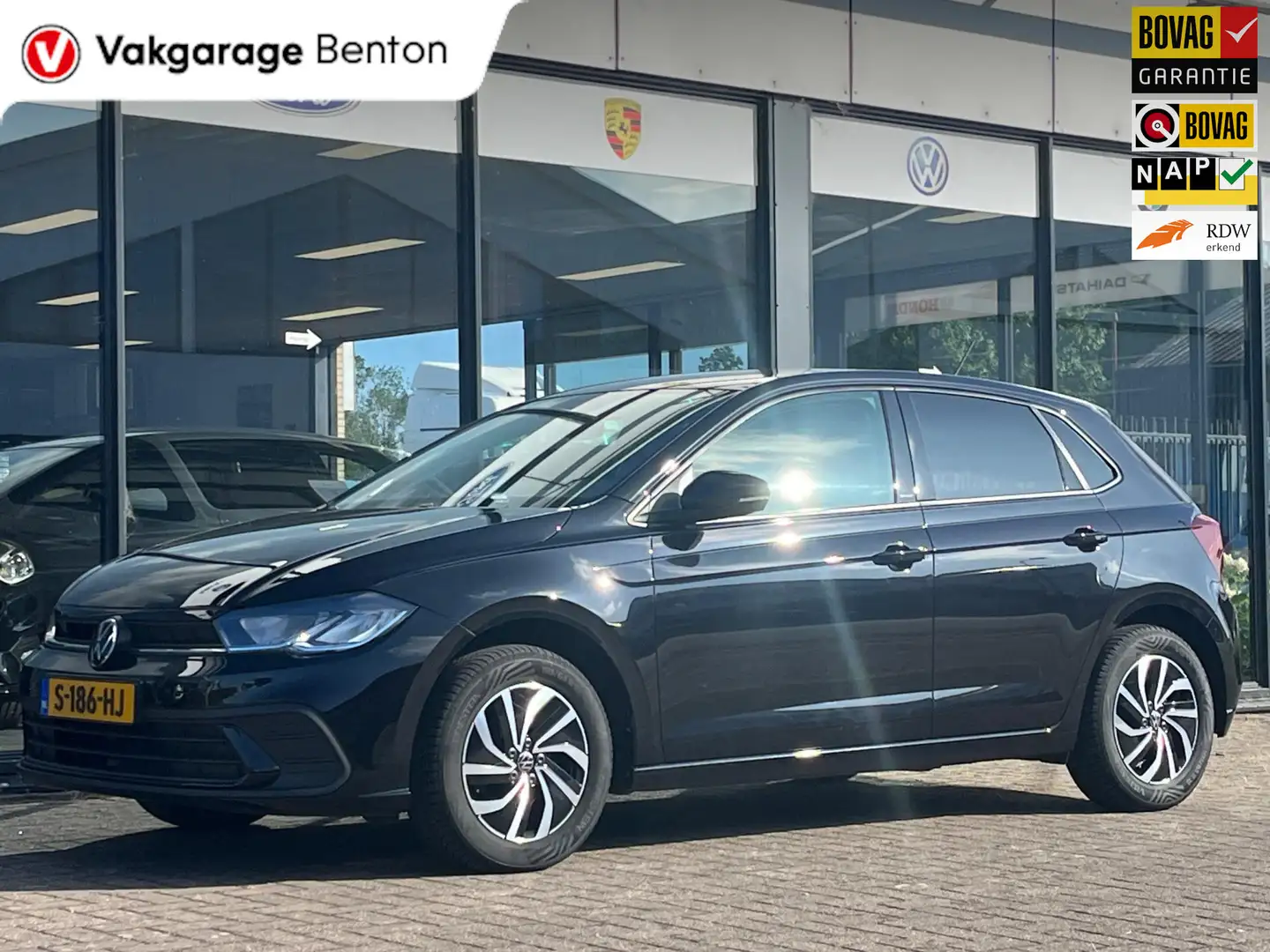 Volkswagen Polo 1.0 TSI Life | Apple CarPlay | PDC V+A | Airco | A Zwart - 1
