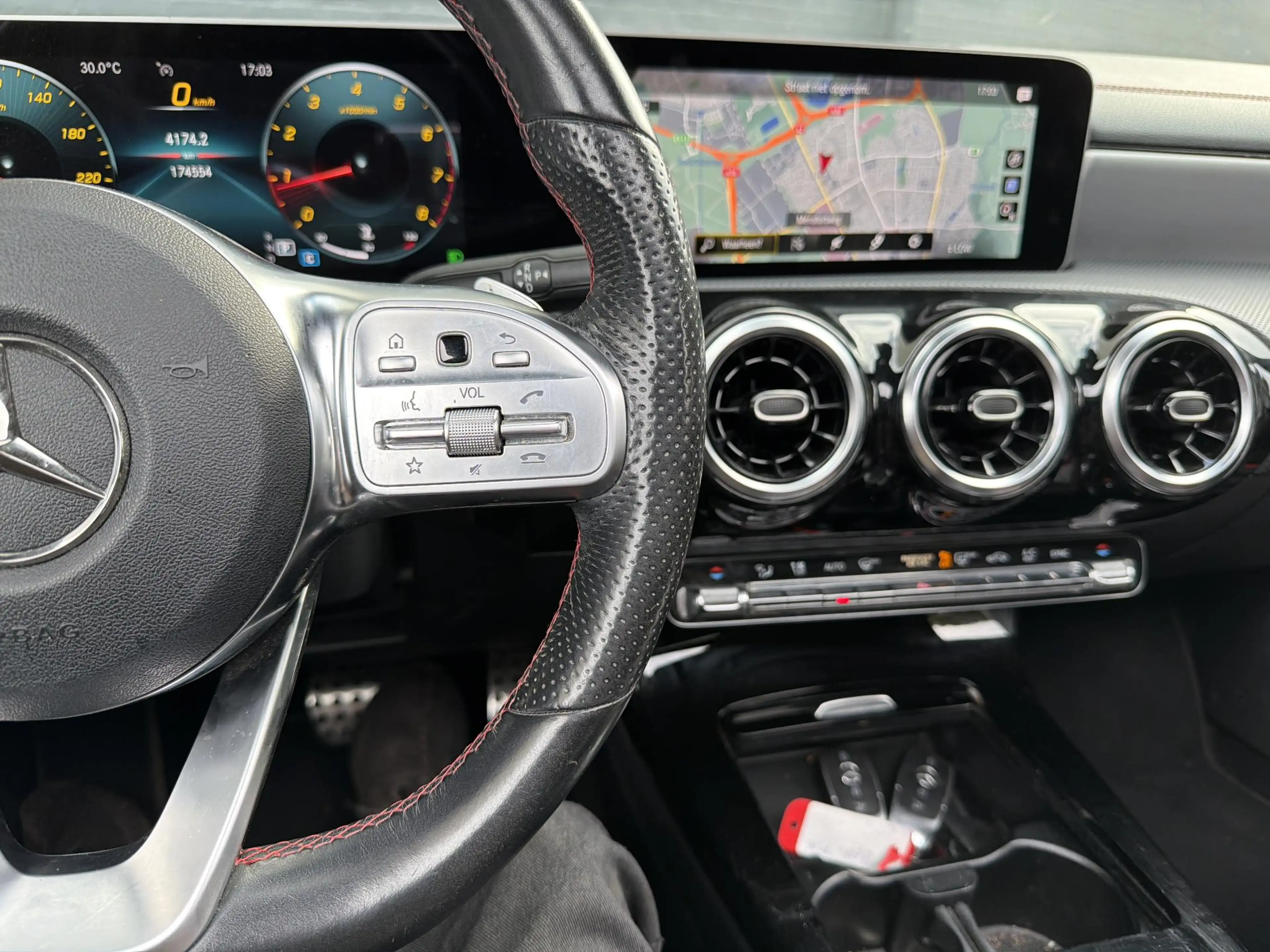Mercedes-Benz CLA 200 Shooting Brake Advantage | Pano | Cruise | Climate — photo 11