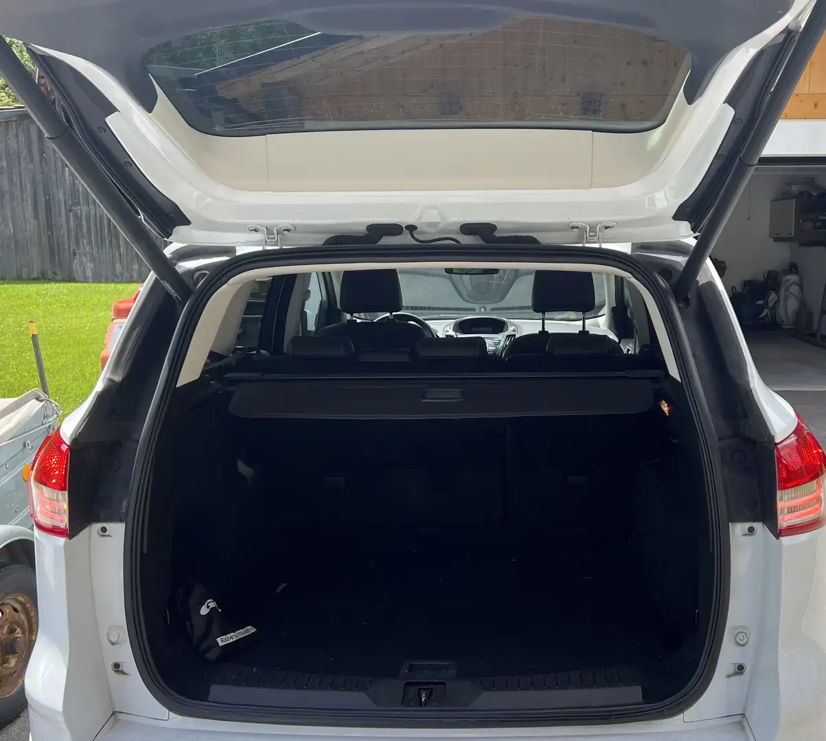 Ford Kuga 2,0 Individual 4x4 TDCI DPF Aut. - 2