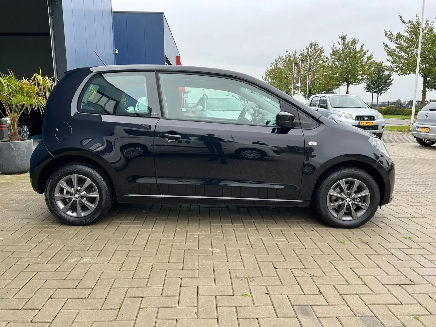 SEAT Mii 1.0 Sport Connect ITECH / NAVIGATIE / STOELVERWARM Schwarz - 2