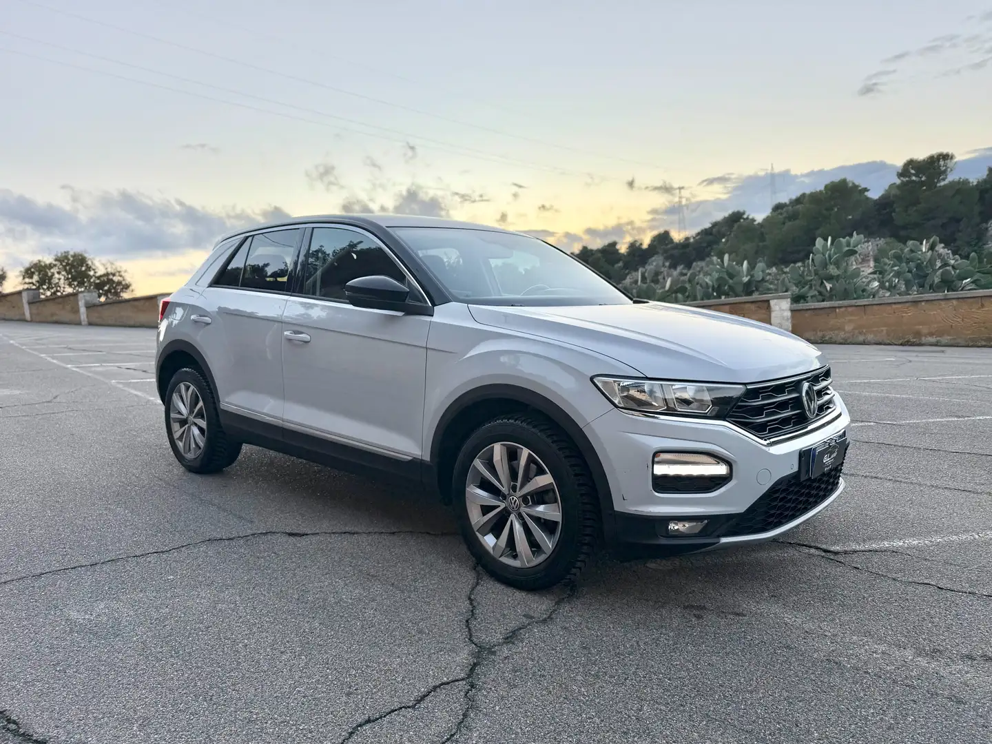 Volkswagen T-Roc /1.0 TSI 116 CV/CAR PLAY/CERCHI 17"/NEOPATENTATI Blanc - 1
