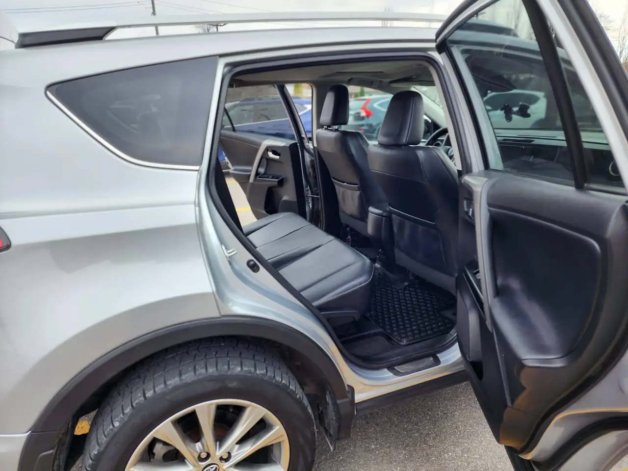Toyota RAV 4 photo Toyota RAV 4