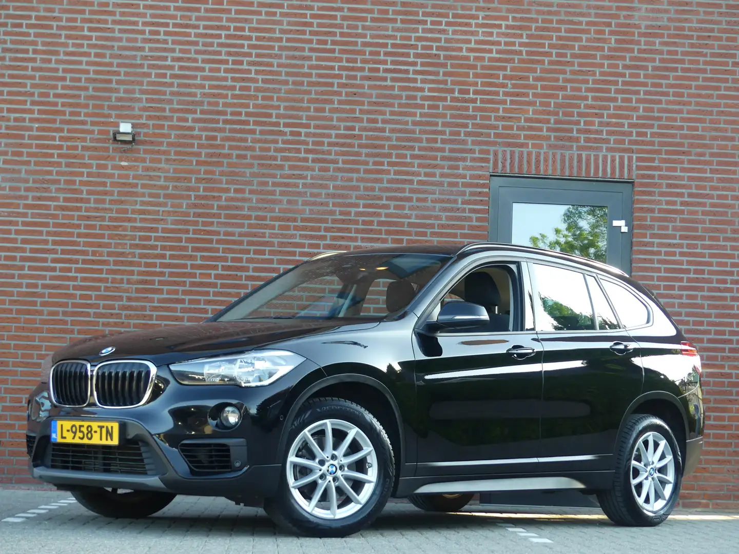 BMW X1 sDrive18i High Executive Negro - 1