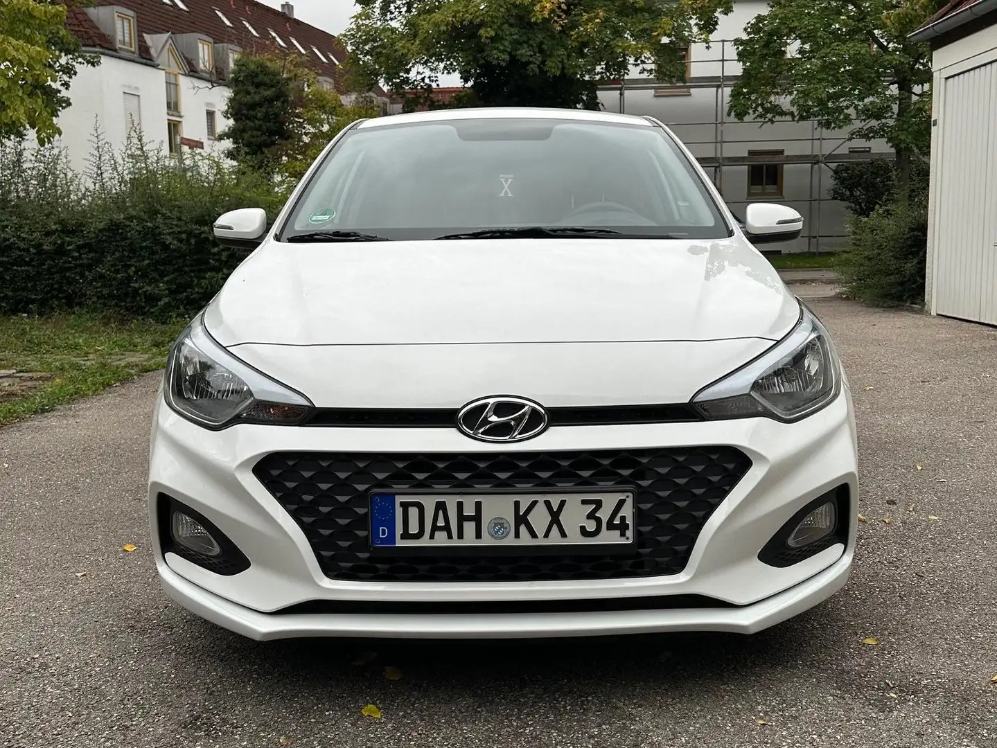 Hyundai i20 i20 1.2 Pure Weiß - 1