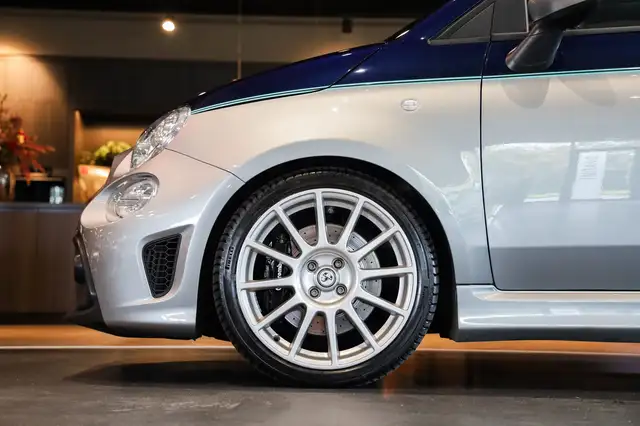 Abarth 500c view 12