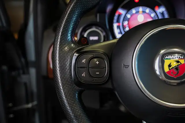 Abarth 500c view 17
