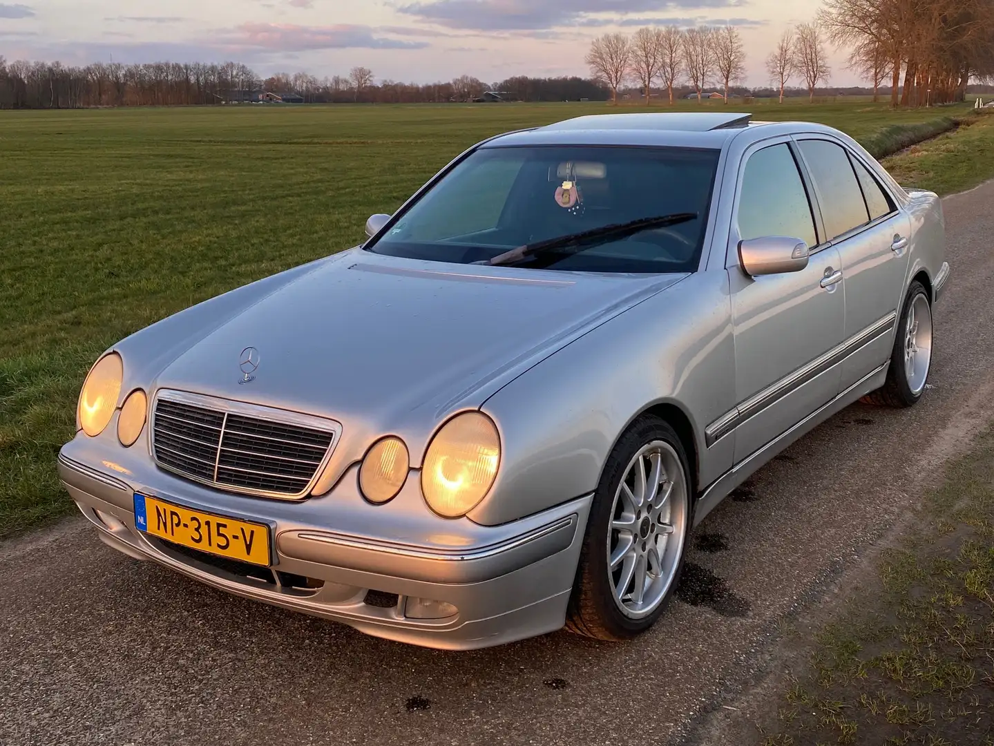 Mercedes-Benz E 200 E+200+K.+Classic Gris - 1