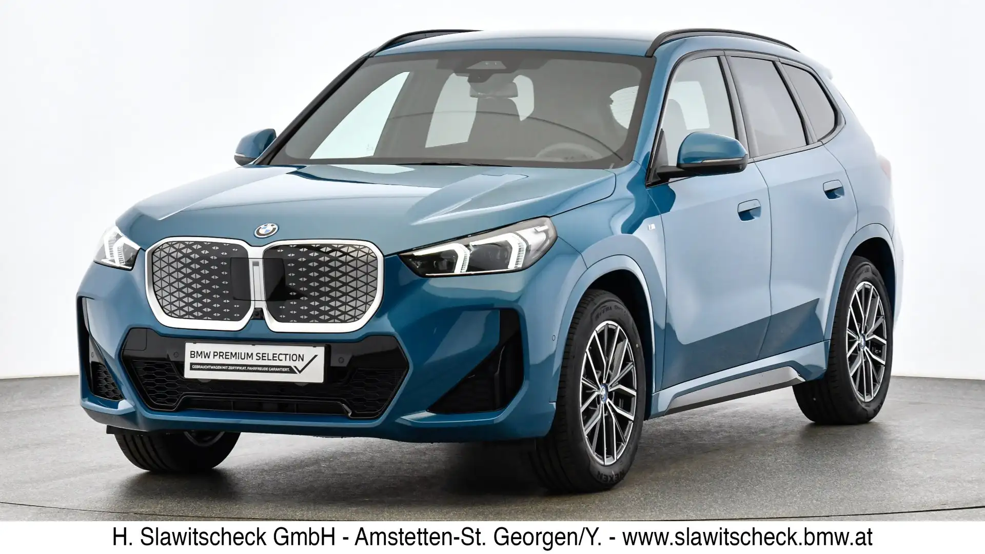 BMW iX1 xDrive30 U11 Blau - 1