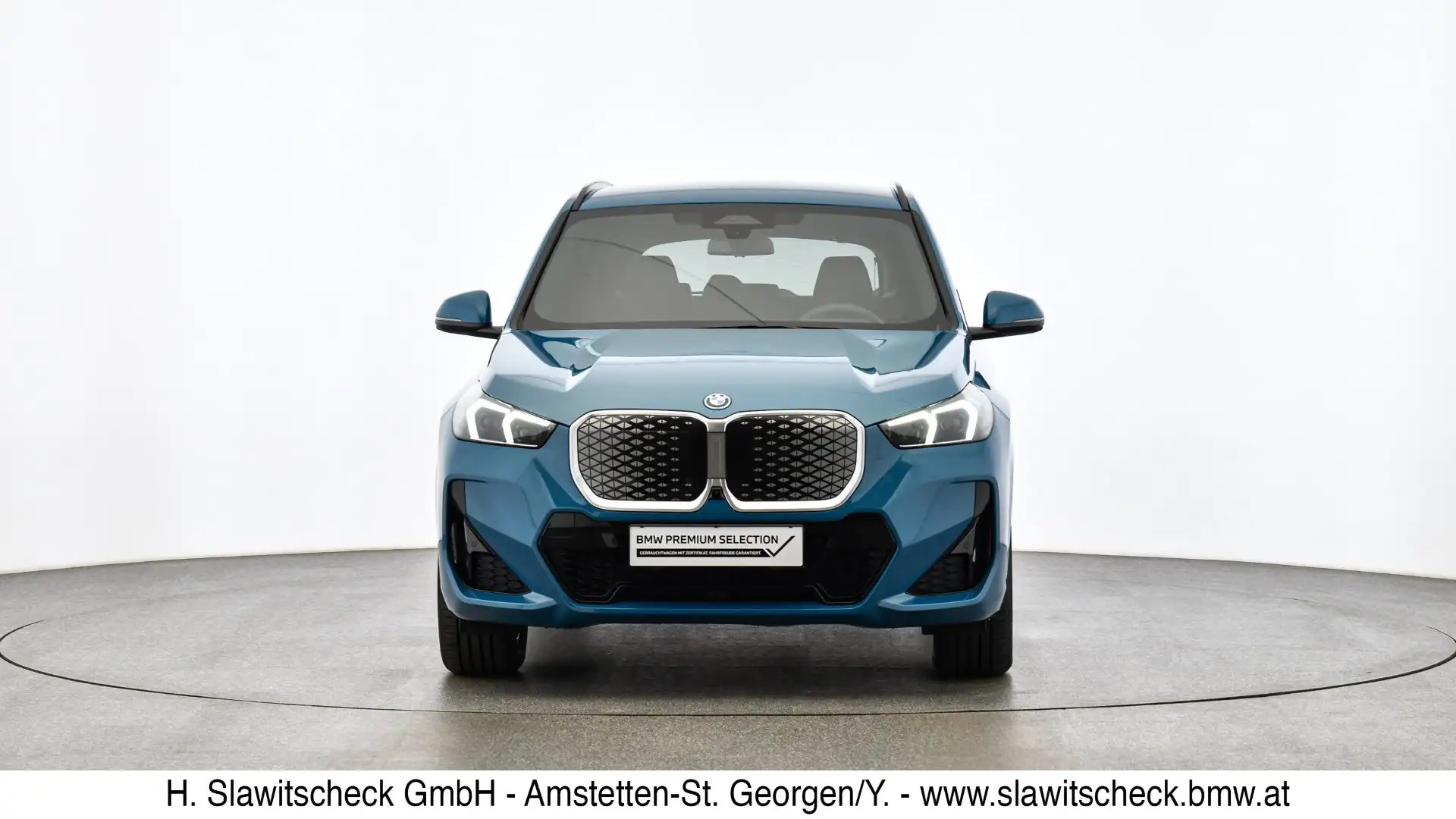 BMW iX1 xDrive30 U11 Blau - 2