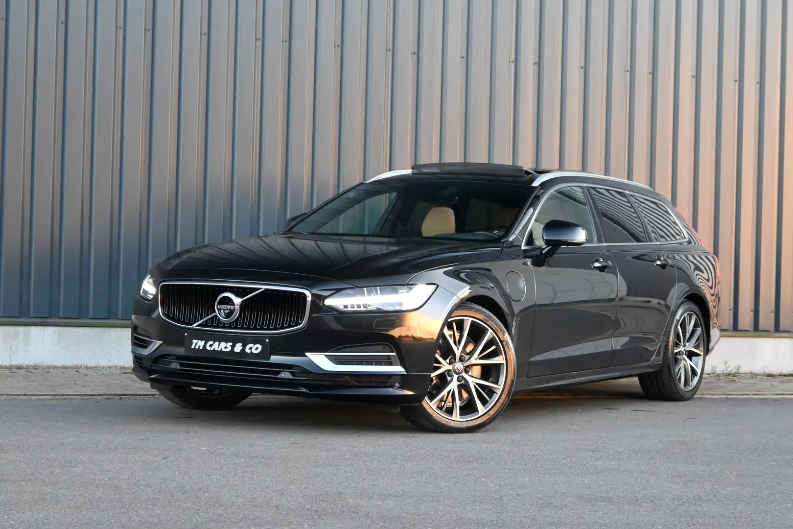 Volvo V90 T8 Hybrid LED, HUD, Pilot, 360°Cam, Pano Trekh AWD Schwarz - 2