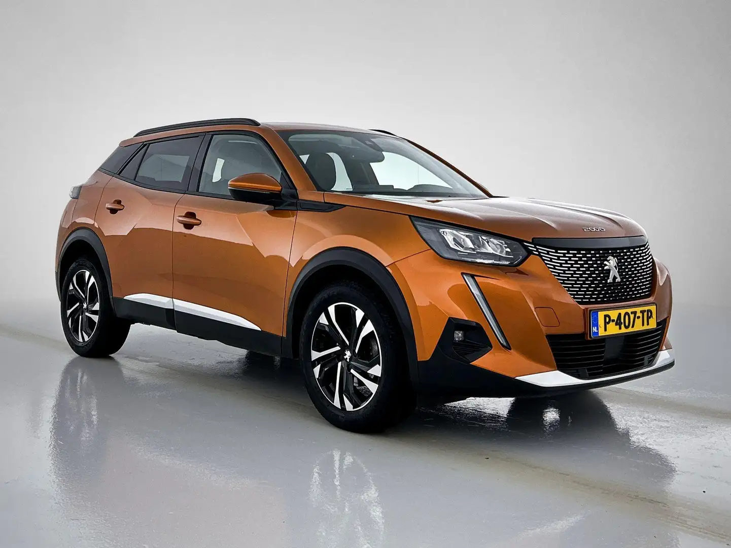 Peugeot 2008 SUV Allure 130pk | Navigatie | Achteruitrijcamera Oranje - 2