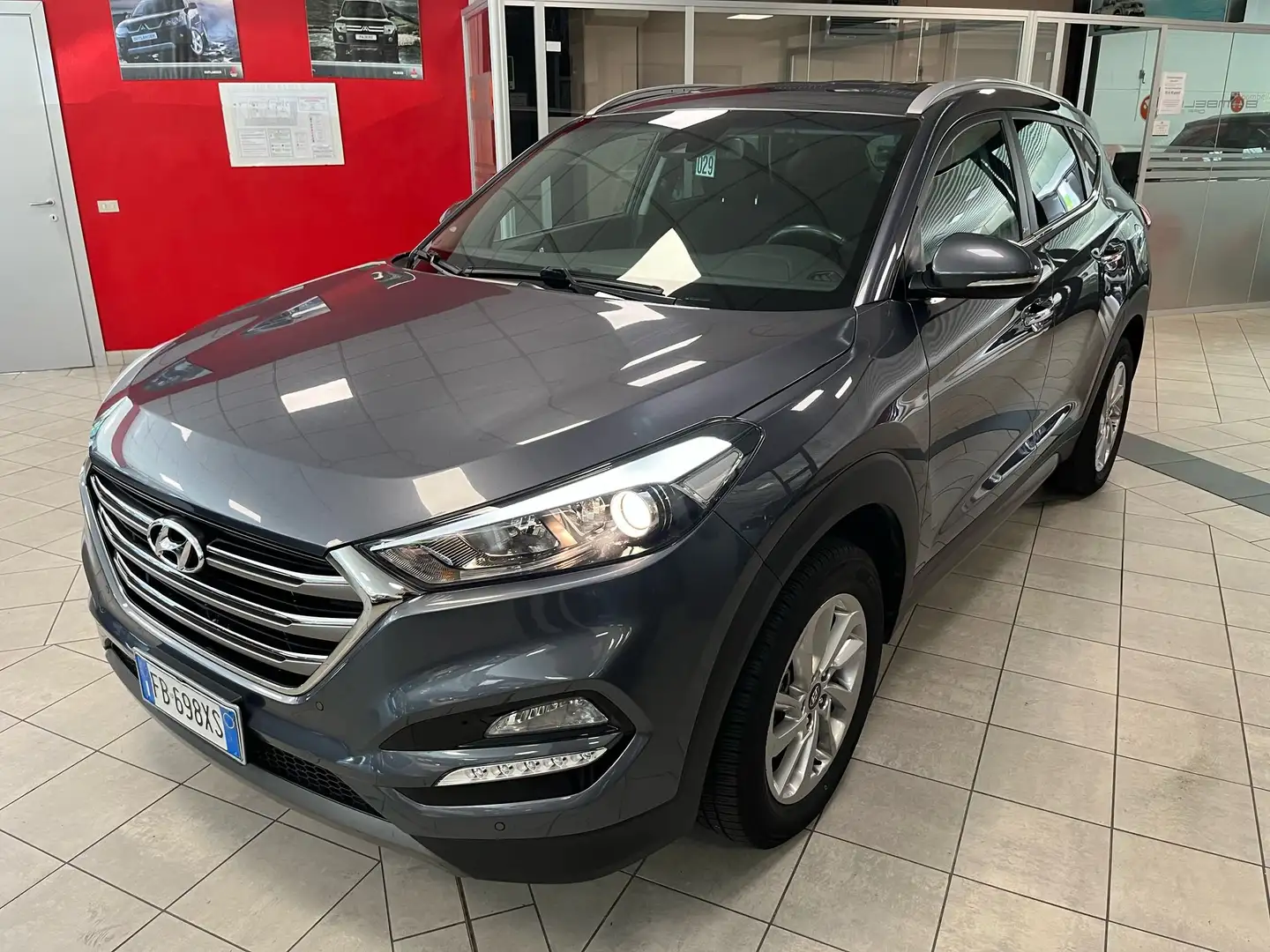 Hyundai TUCSON Tucson 1.7 crdi Xpossible 115cv EURO6 Grigio - 1
