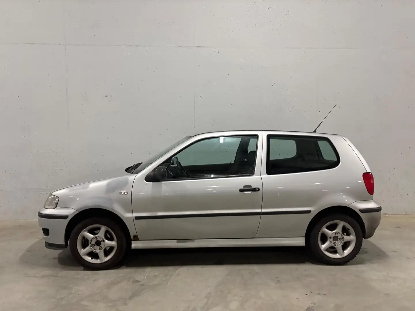 Volkswagen Polo 1.4-16V Comfortline 3drs. Gris - 2