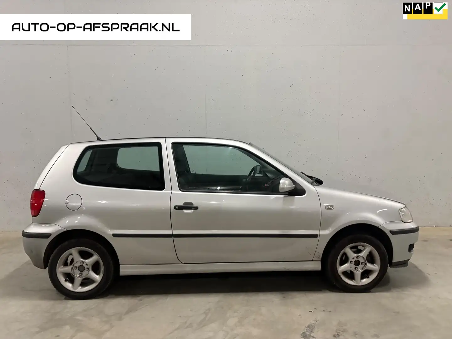 Volkswagen Polo 1.4-16V Comfortline 3drs. Gris - 1