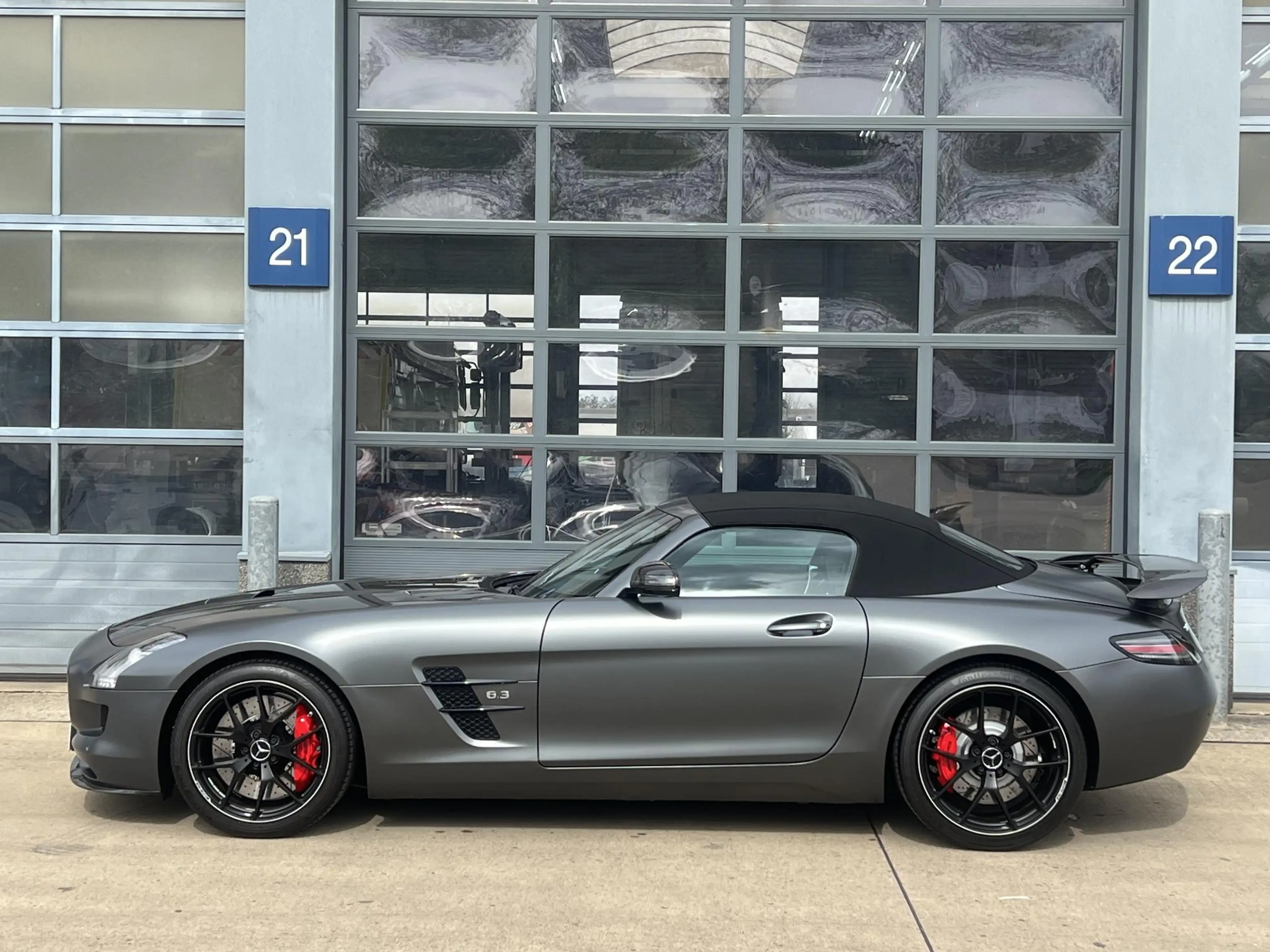 Mercedes-Benz SLS AMG GT Roadster final edition 1 of 350 — photo 3