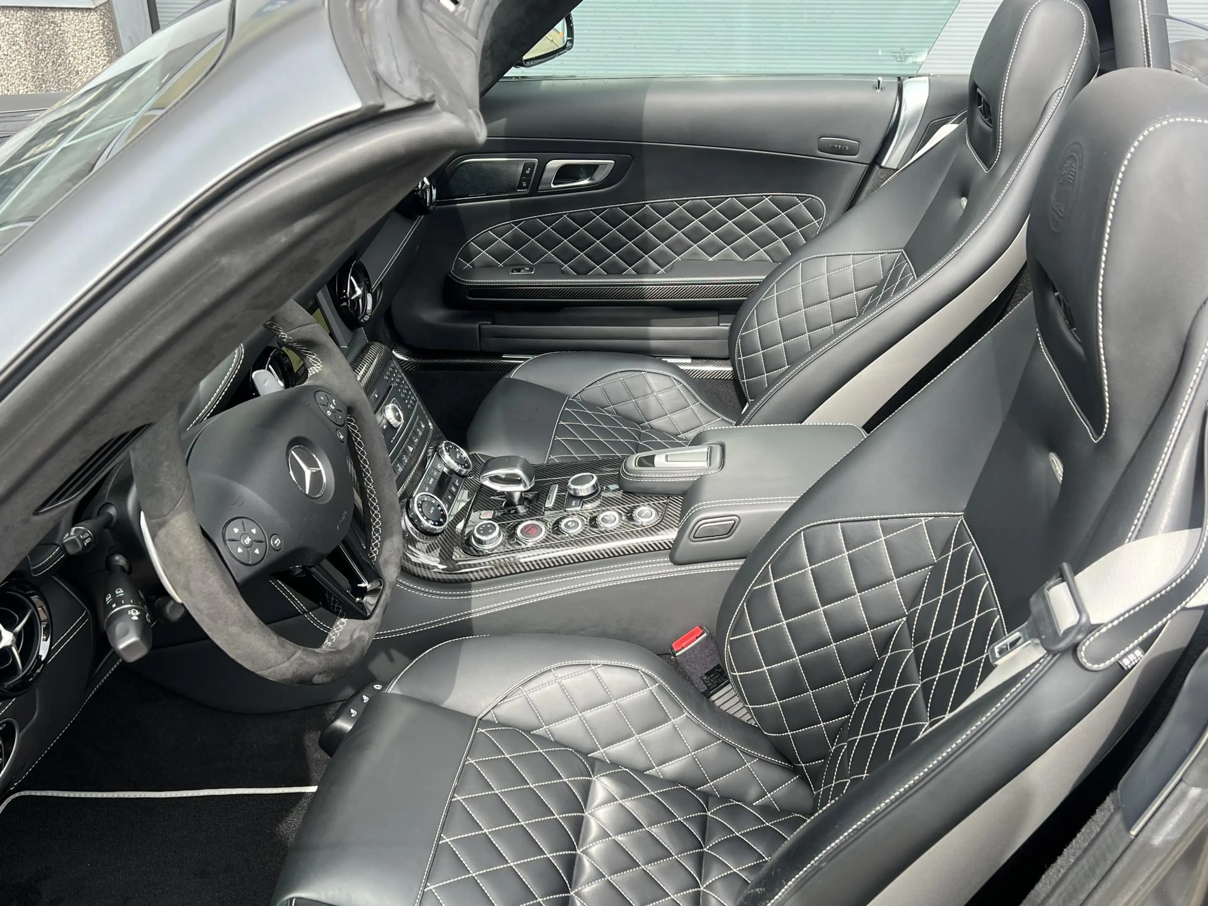 Mercedes-Benz SLS AMG GT Roadster final edition 1 of 350 — photo 10