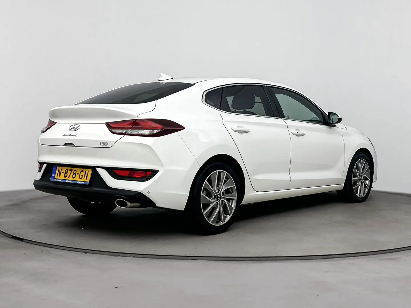 Hyundai i30 FASTBACK 1.4 T-GDI PREMIUM | NAVI | CLIMA | CRUISE Wit - 2