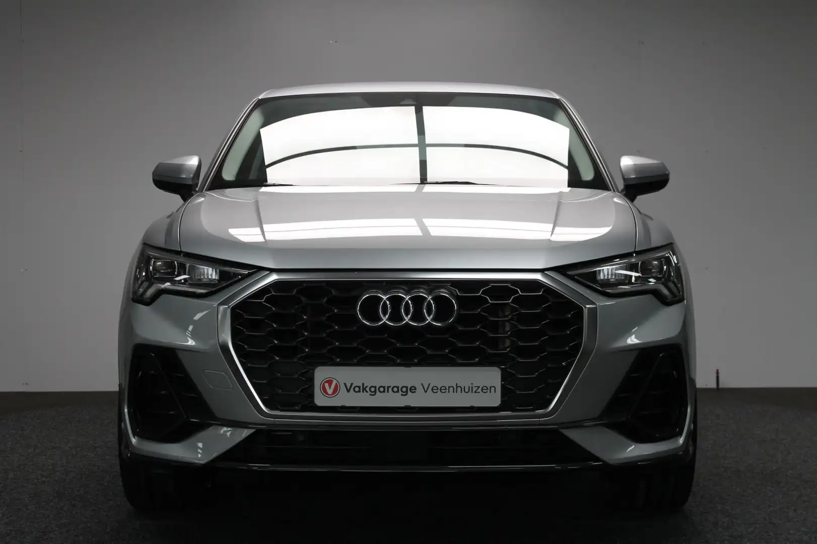 Audi Q3 Sportback 45 TFSI e Advanced Edition|Rijklaar prij Grijs - 2