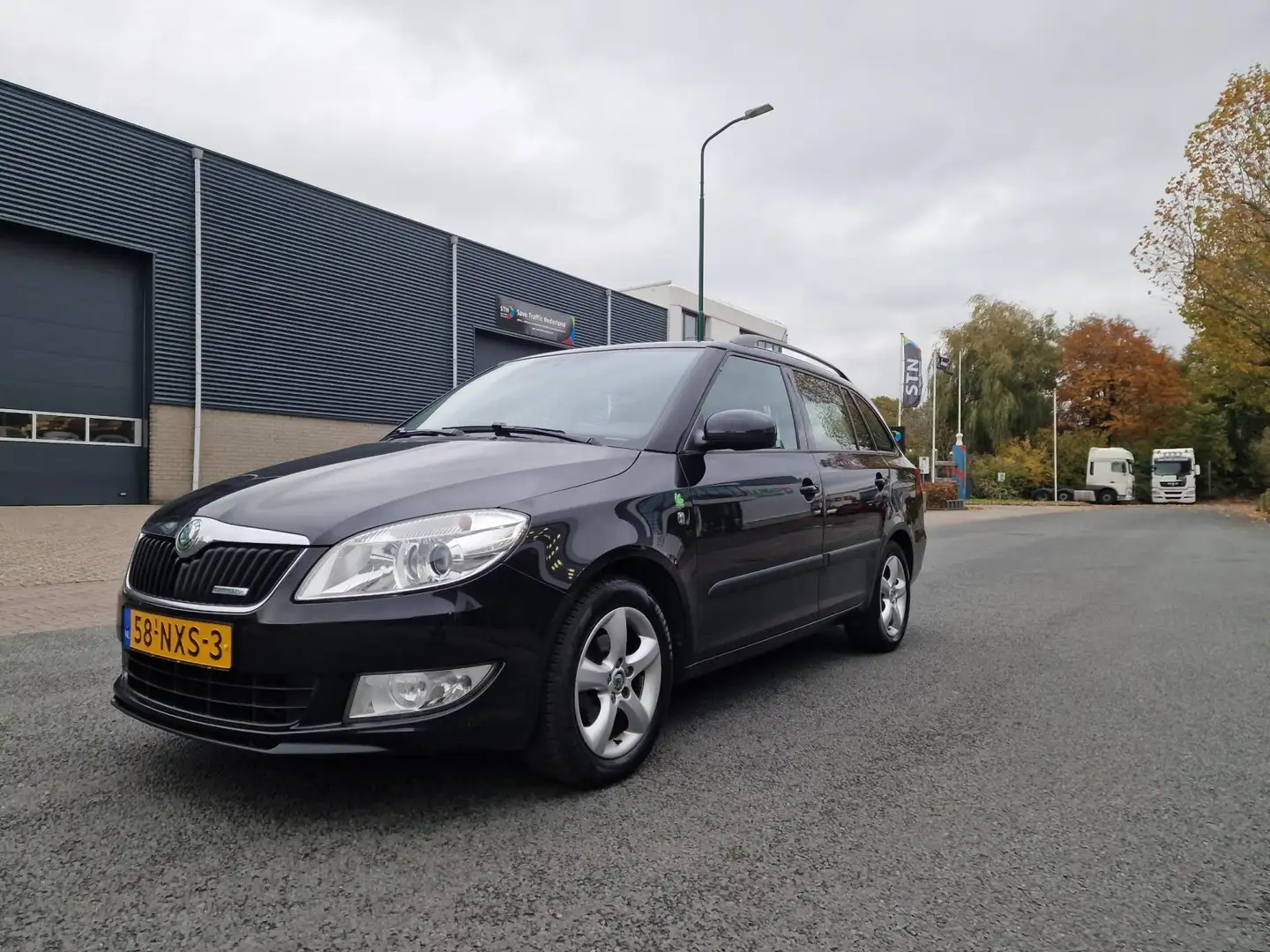 Skoda Fabia Combi 1.2 TDI Greenline NAVI PSENSOR TREKHAAK 3 X Zwart - 1