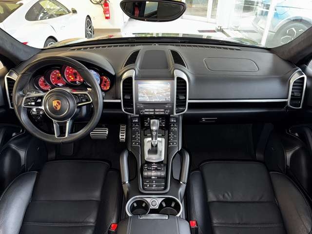 Porsche Cayenne GTS 18-Wege LED Luft Panorama Bose R21
