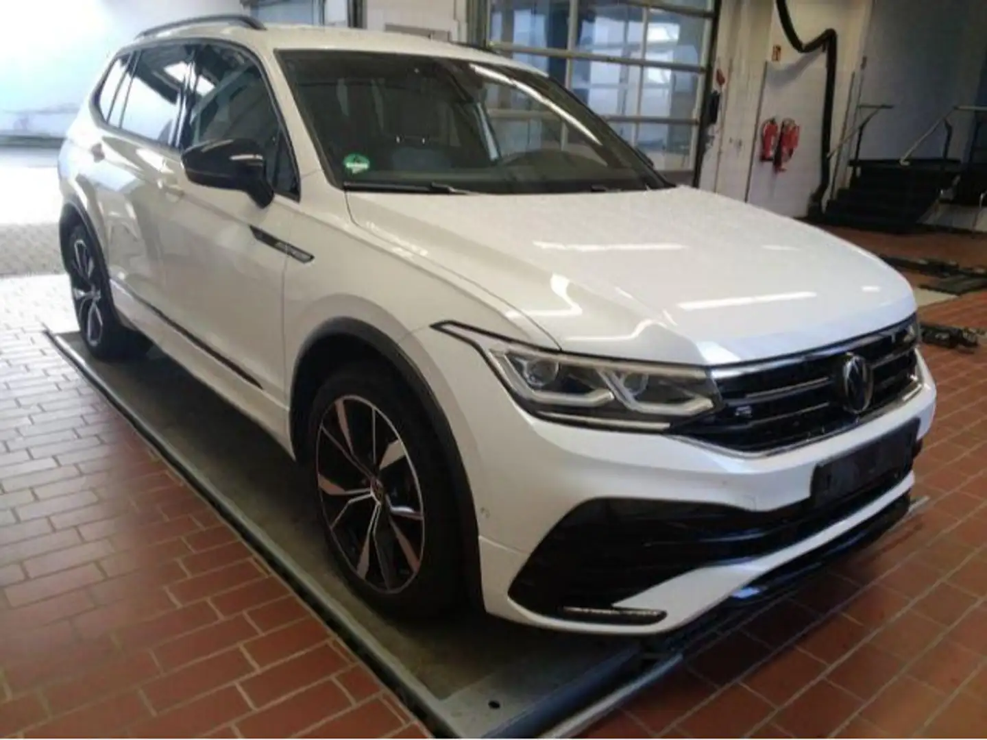 Volkswagen Tiguan Allspace 2.0 TSI DSG R-Line 4Motion Navi Weiß - 2