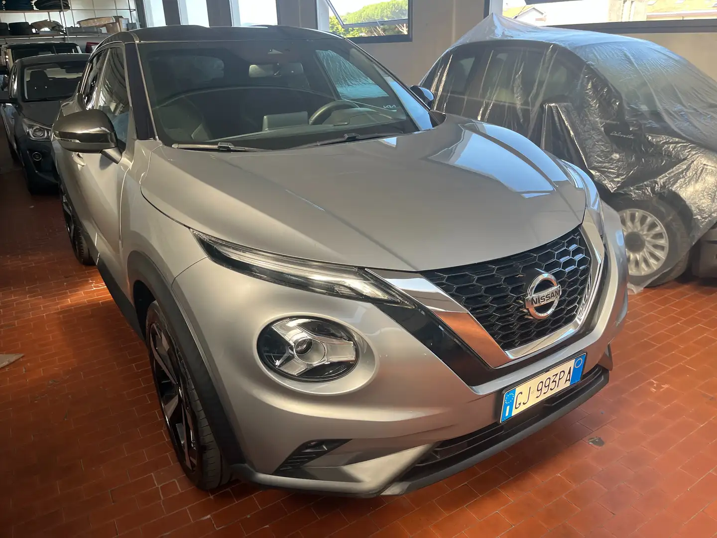 Nissan Juke Juke 1.0 dig-t N-Connecta 114cv Zilver - 1