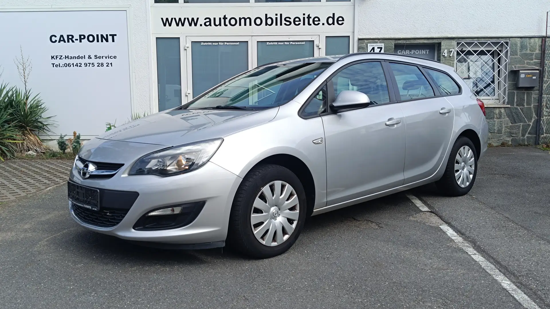 Opel Astra J ST 1,6 Selection*KLIMA*TEMPOMAT*SCHECKHEFT*AUX Zilver - 1