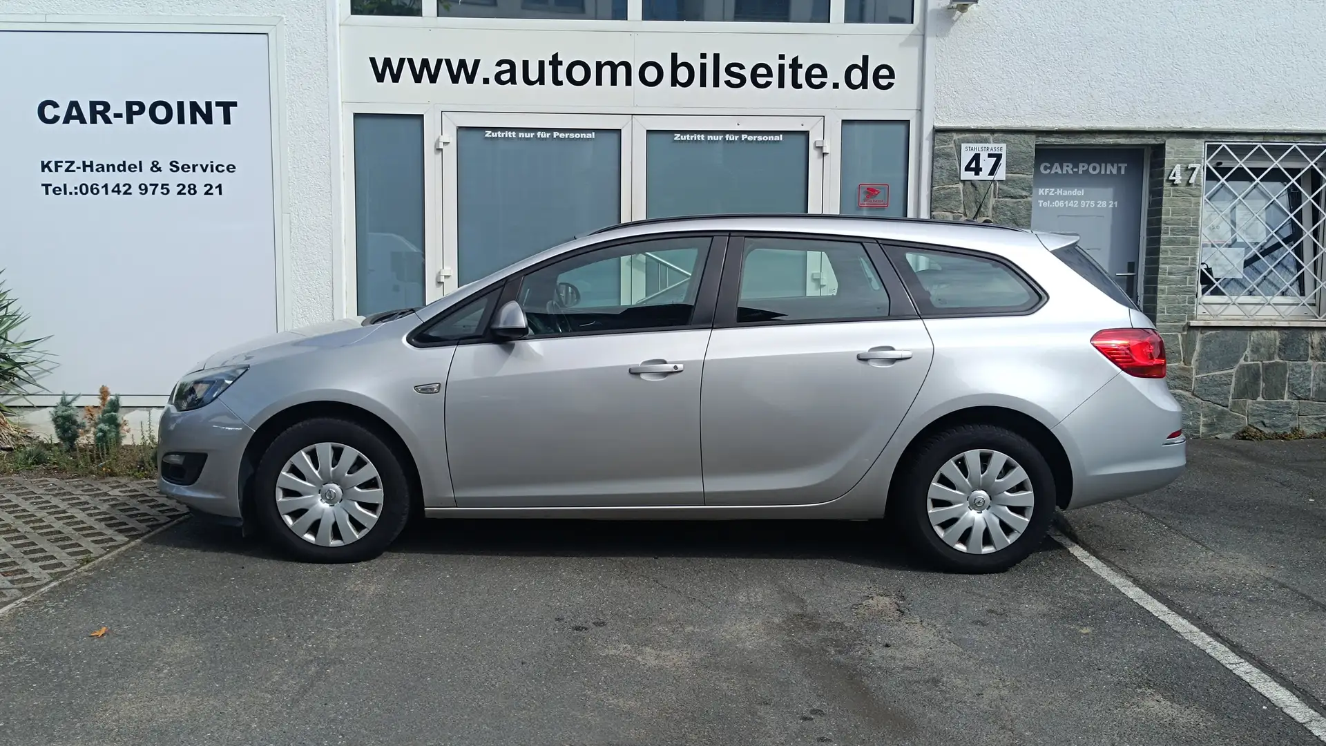 Opel Astra J ST 1,6 Selection*KLIMA*TEMPOMAT*SCHECKHEFT*AUX Zilver - 2