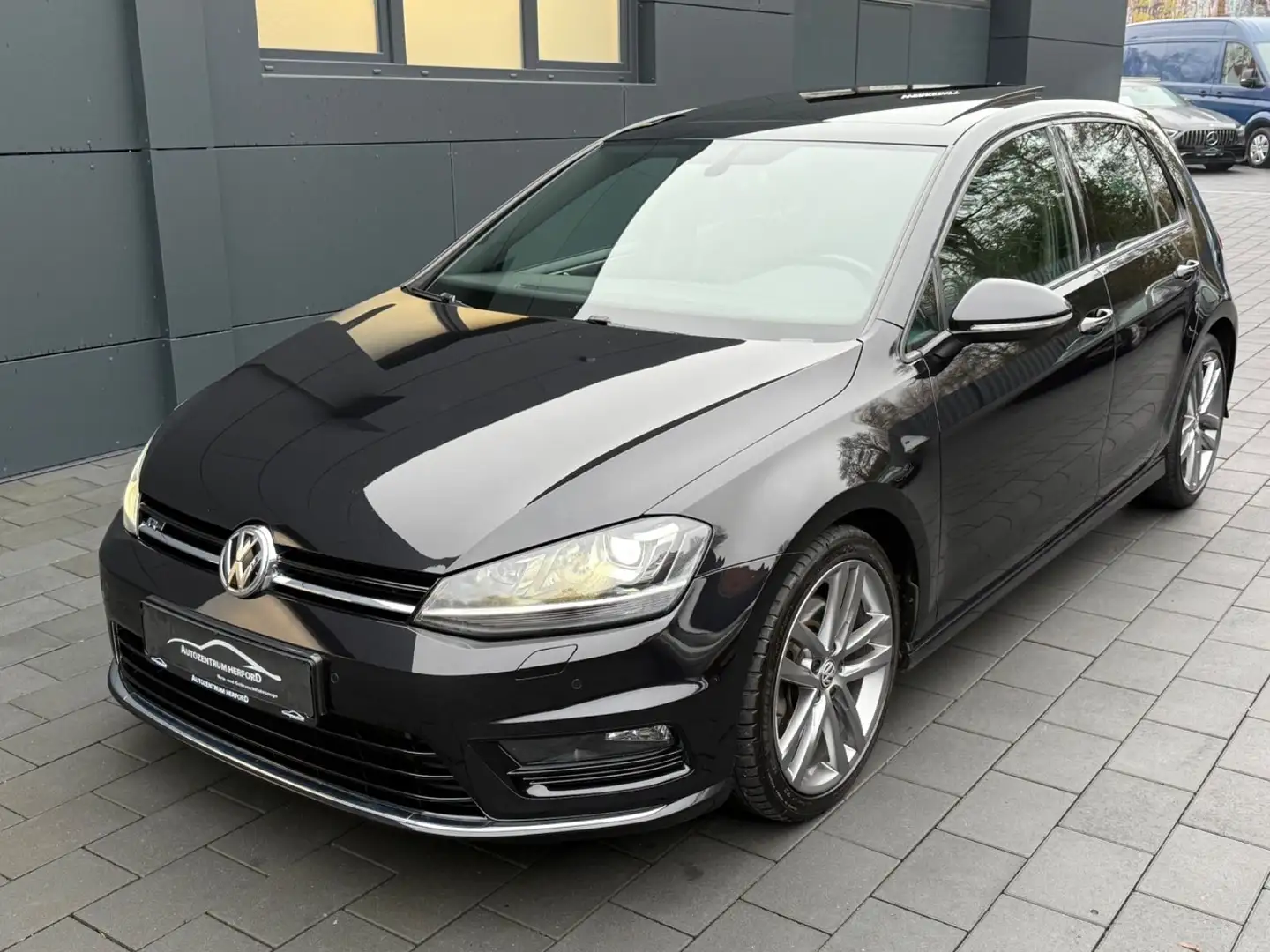 Volkswagen Golf VII Lim. R-Line Highline BMT 4Motion Noir - 1