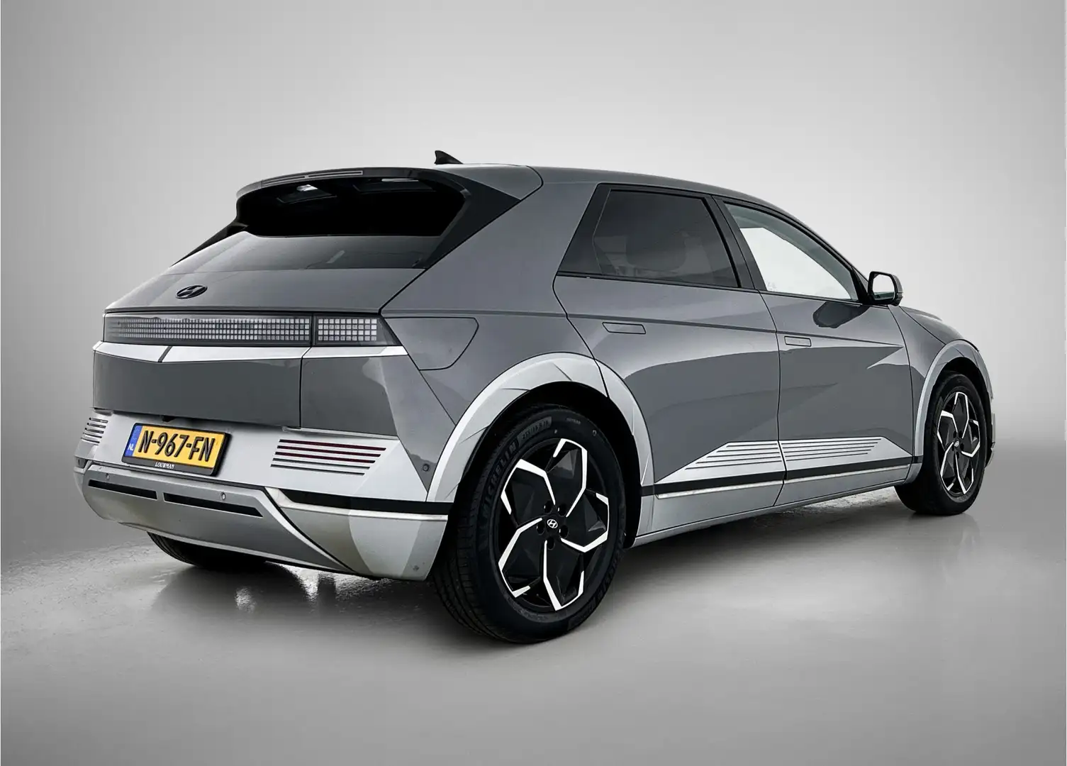 Hyundai IONIQ 5 Lounge 73kWh | SOH 96,7% | Origineel NL! | NAP! | Grijs - 2